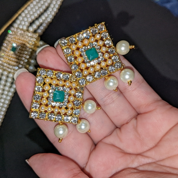 Green Pearl Choker Necklace Earrings Set  never worn - Picture 7 of 7